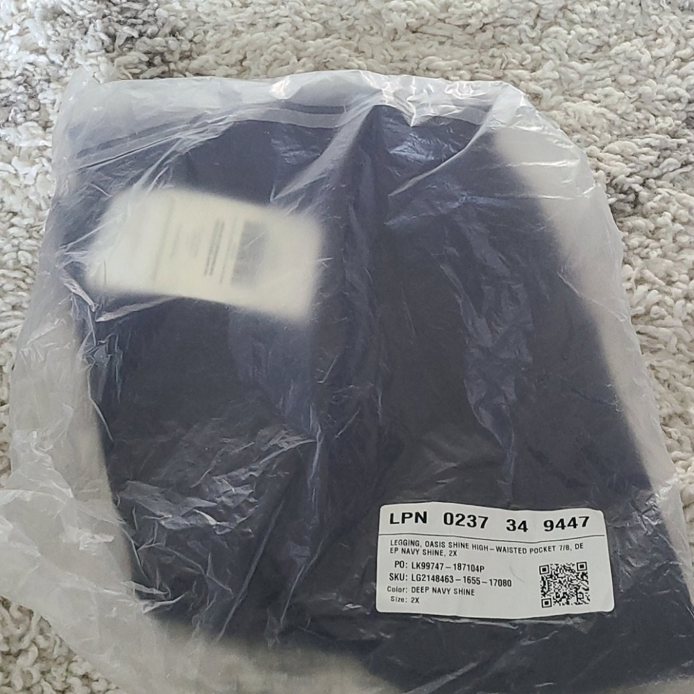 Fabletics Oasis High Shine 7/8 Leggings in Navy 🆕 - Picture 5 of 7